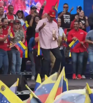 Maduro baila mientras Trump anuncia embestida militar contra «narcoterrorismo» en Venezuela