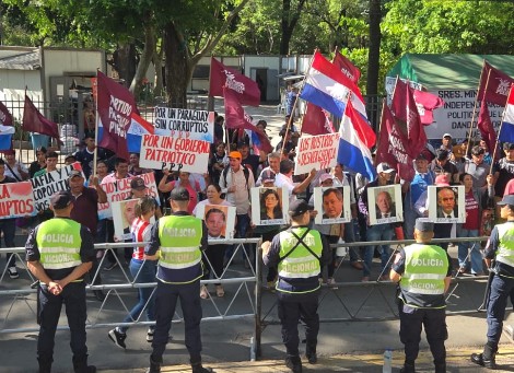 Kattya González denuncia “conciliábulo mafioso” entre Corte y Peña