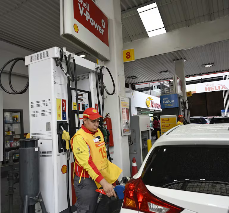 Precios de combustibles: más emblemas privados se ven forzados a aplicar bajas
