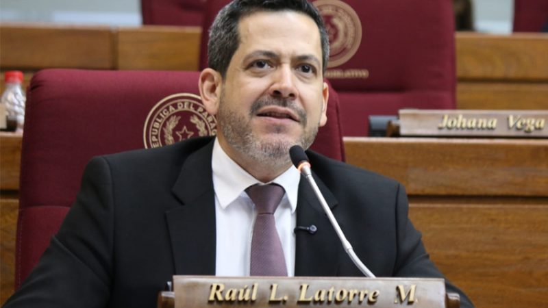 Cartes exige cercanía, Latorre niega fisuras con Peña