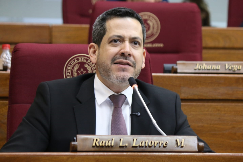 Cartes exige cercanía, Latorre niega fisuras con Peña