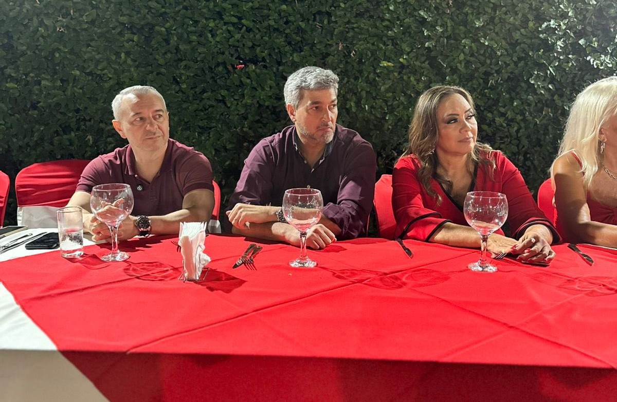 Cumpleaños con tinte político: Abdo muestra apoyo a esposo de Carmen Alonso para concejalía de Asunción