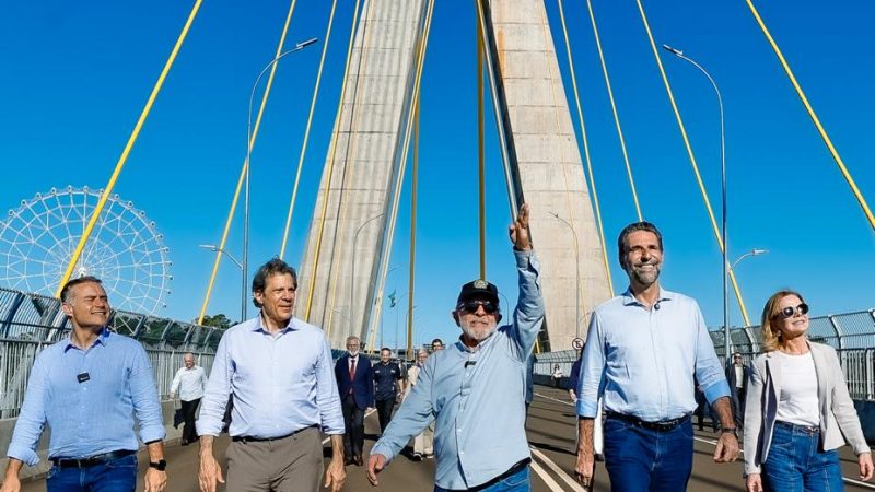 Lula inaugura un puente con 30 años de atraso y sin Peña en escena