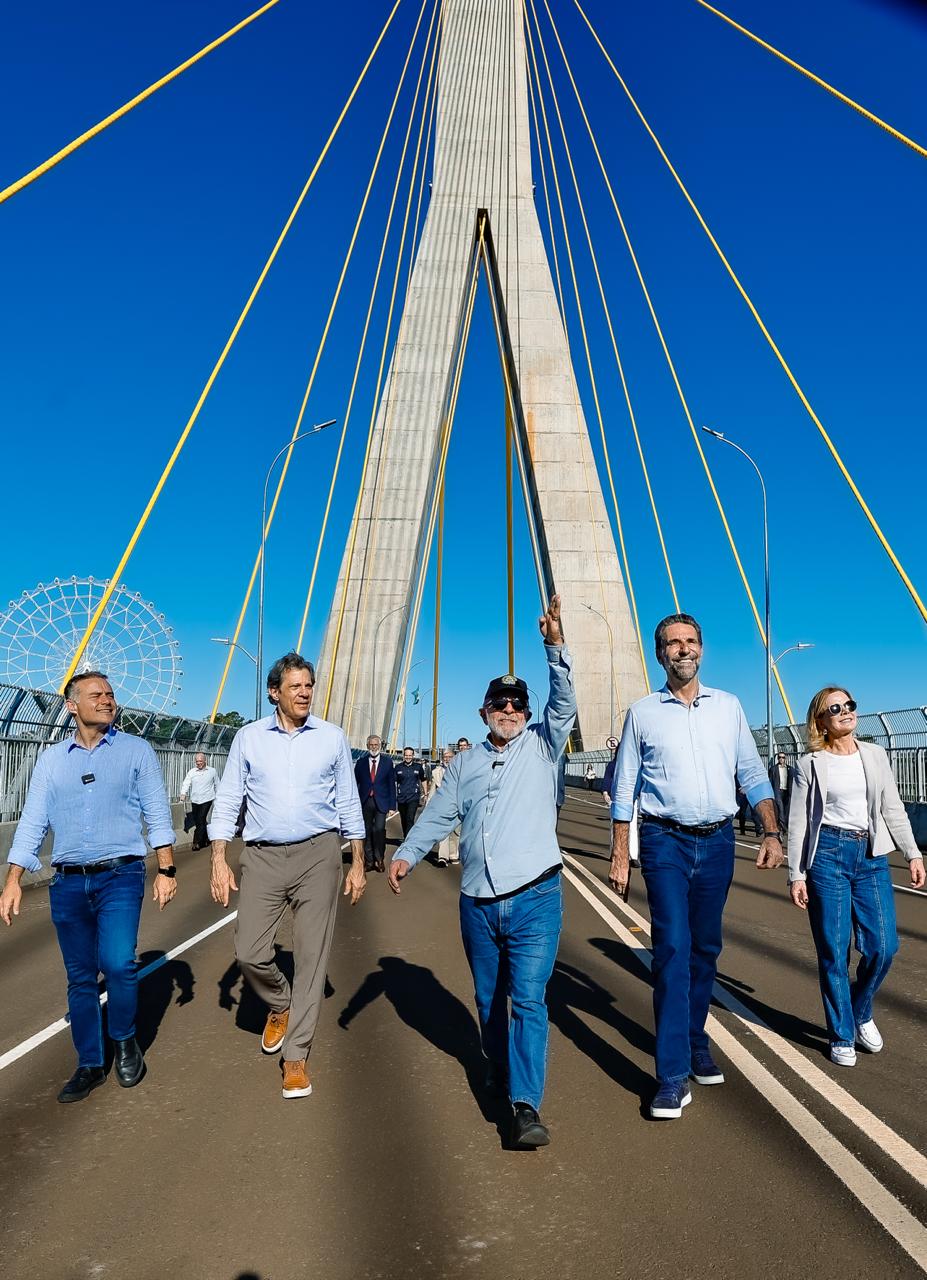 Lula inaugura un puente con 30 años de atraso y sin Peña en escena