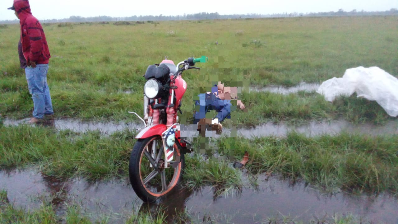 Motociclista muere tras ser impactado por un rayo en San Pedro del Paraná
