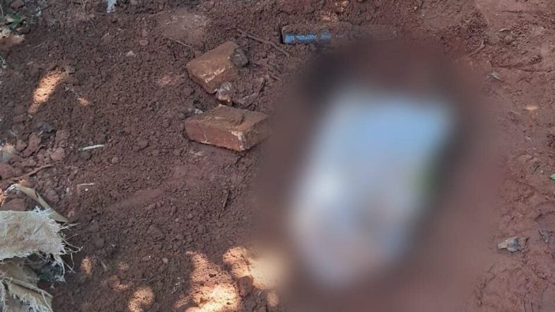 Imputan a madre de recién nacido hallado enterrado en el patio