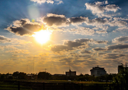 Sábado caluroso e inestable: prevén chaparrones y sensación térmica elevada