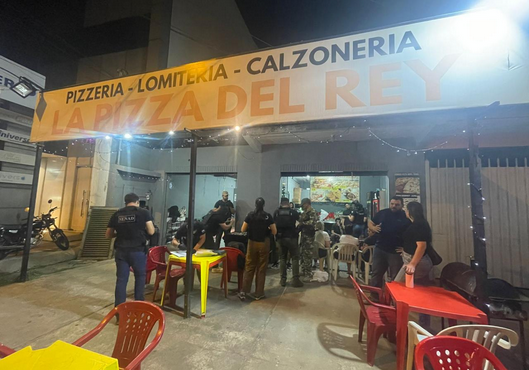 Pizzas, lomitos y drogas: Desmantelan punto de microtráfico que operaba como local gastronómico en Asunción