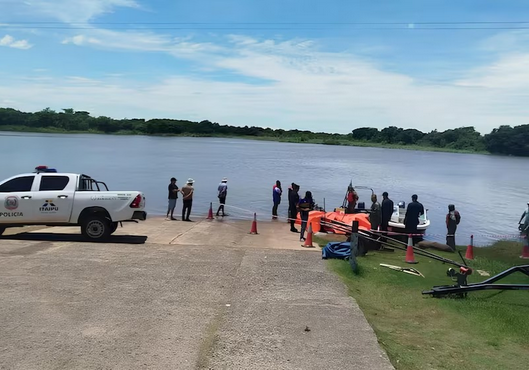 Naufragio en el río Paraná: Murieron tres argentinas, rescataron a dos niños y un hombre sigue desaparecido