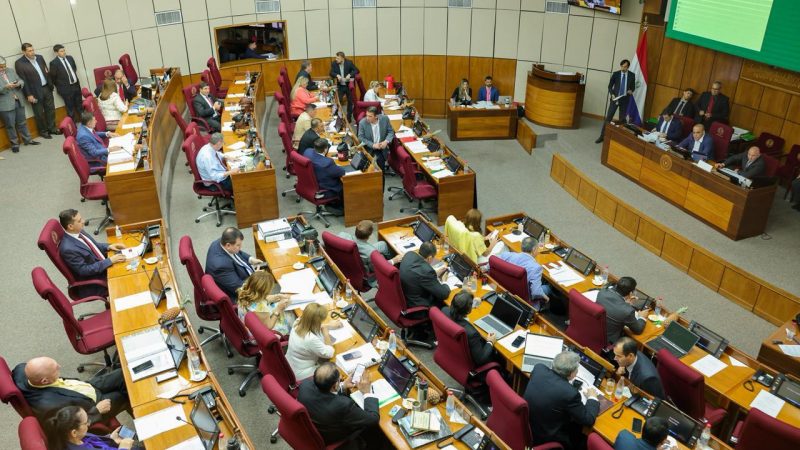 Peña en desacuerdo con el Senado: rechaza feriado del 2 de enero