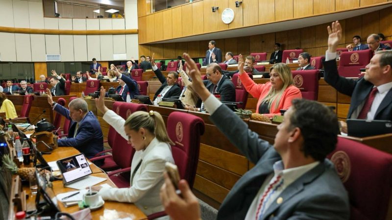 Senado impulsa feriado puente para el 2 de enero