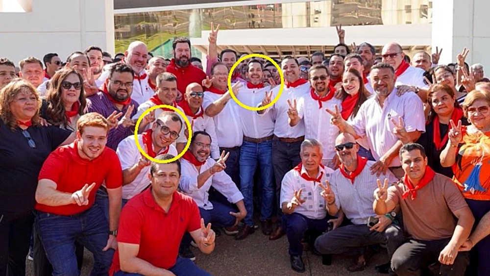 Ujier acusado por la mafia de los pagarés reaparece como operador cartista y sigue en un cargo anticorrupción