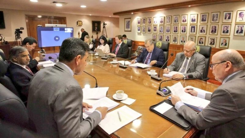 Corte Suprema en la sombra: reunión secreta con Peña y Cartes desata sospechas