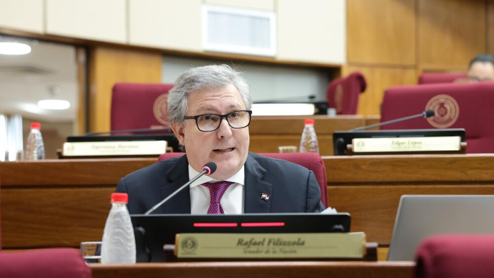 Corte debe explicar reunión con Peña y Cartes, apuntó senador Filizzola