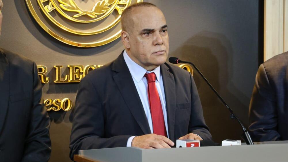 «Bachi» Núñez quiere recortar las vacaciones de los legisladores