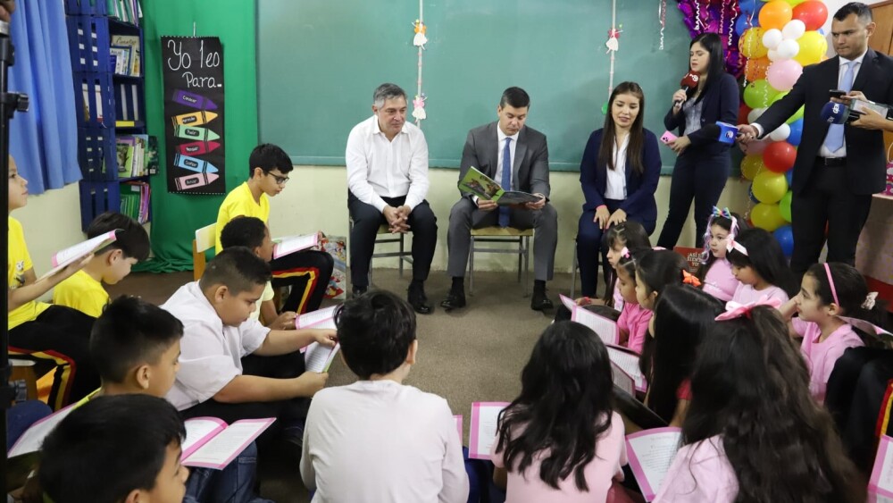 Adjudicación exprés de Itaipú y OEI desata polémica por compra de libros