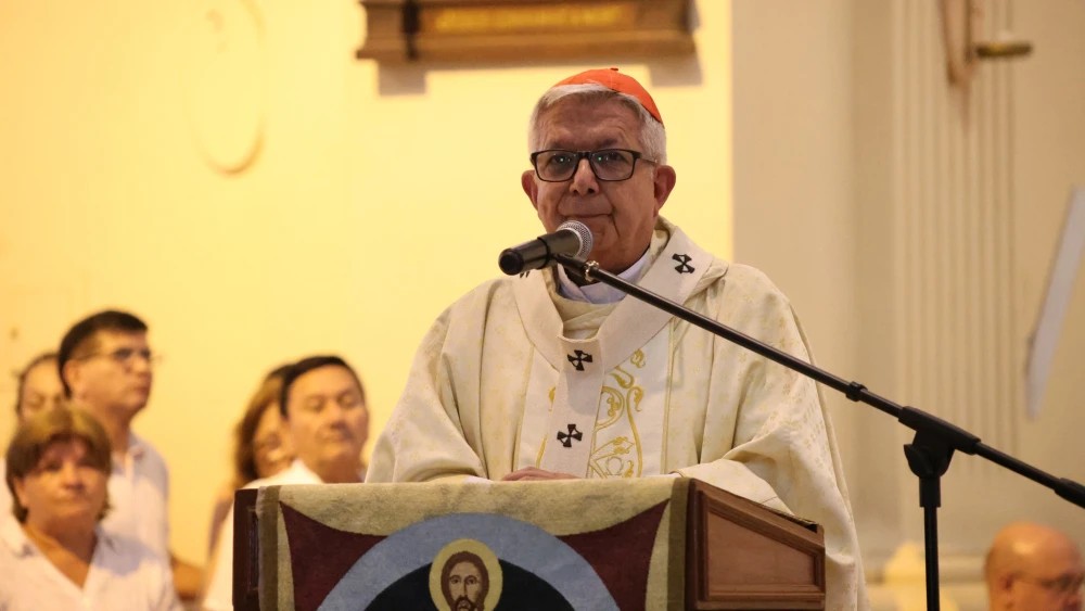 Cardenal Martínez cuestiona desigualdad y mala administración en homilía sobre la familia