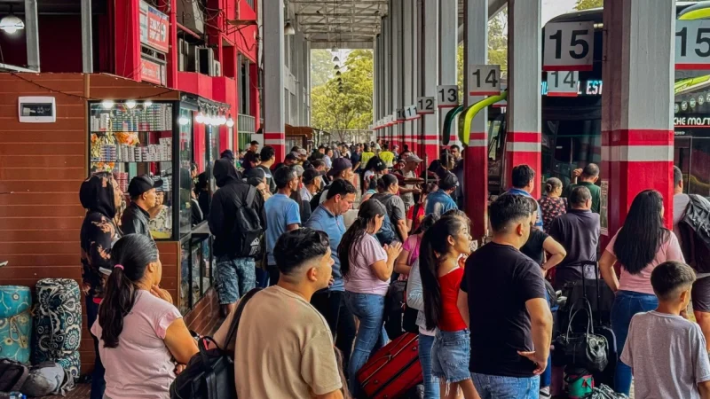 Intenso movimiento en la Estación de Buses por la Navidad