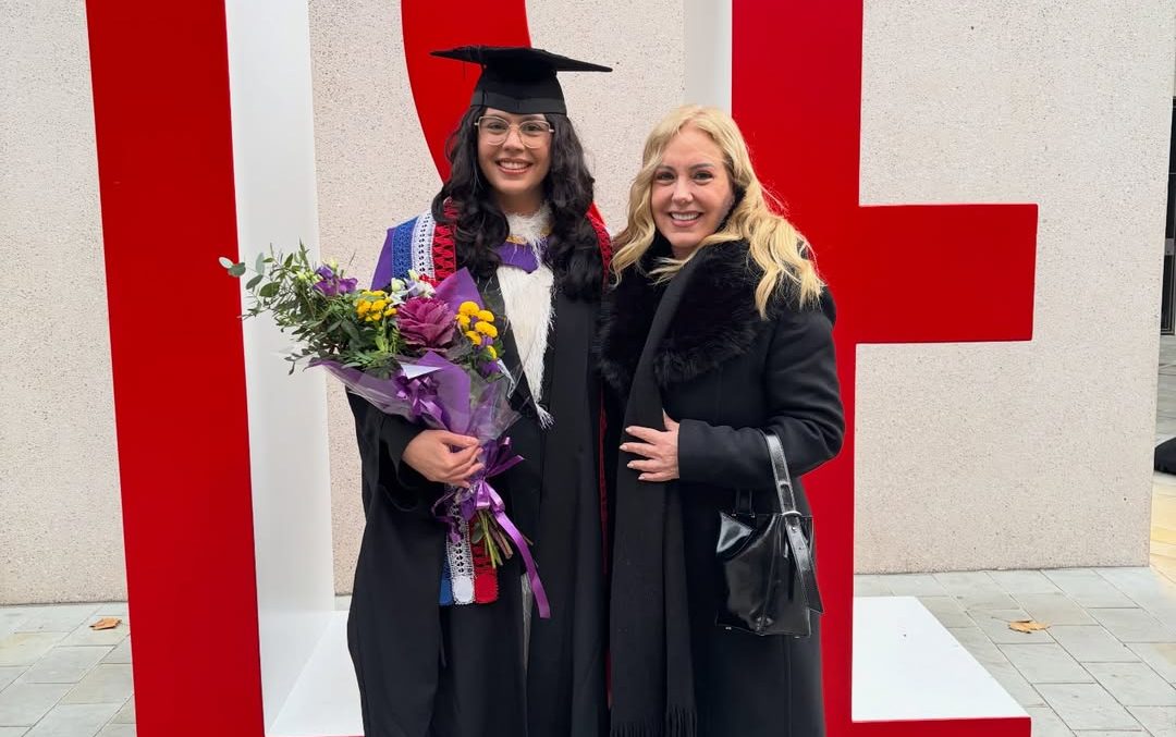 Menchi, orgullosa del logro de su hija