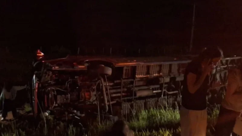 Vuelco de bus: Hospital de Coronel Oviedo atiende a 25 lesionados