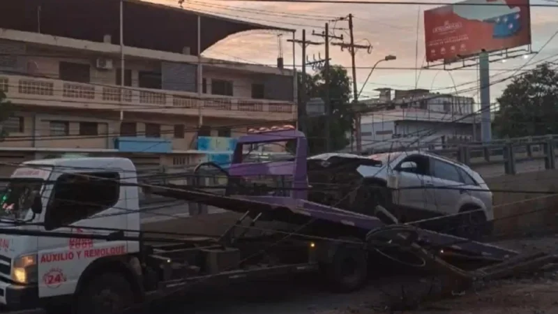 Violento choque contra columna al costado de un viaducto en Asunción: “Iba a más de 100 km/h”