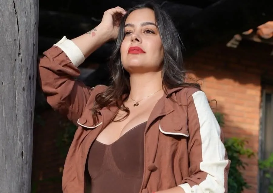 Larissa prometió que va a regalar una cirugía plástica