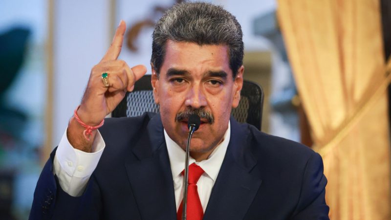 Maduro amenaza a Kast: “Cuidadito con tocar un pelo a los venezolanos”