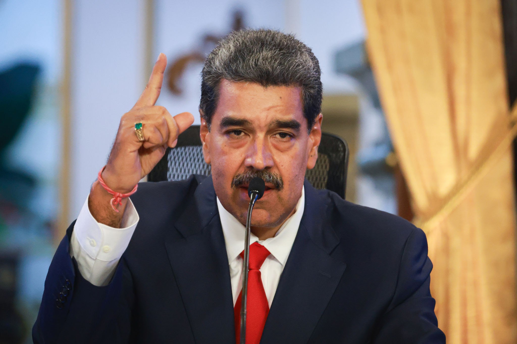 Maduro amenaza a Kast: “Cuidadito con tocar un pelo a los venezolanos”