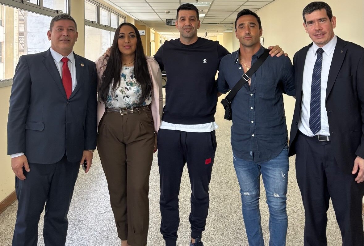 Ex futbolistas lograron condena de pareja que les estafó