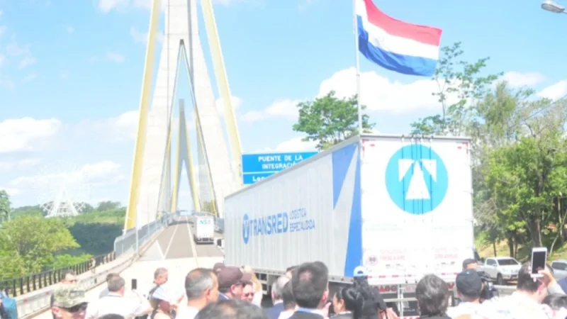 MOPC dispone zonas de circulación para camiones que van hacia el Puente de la Integración