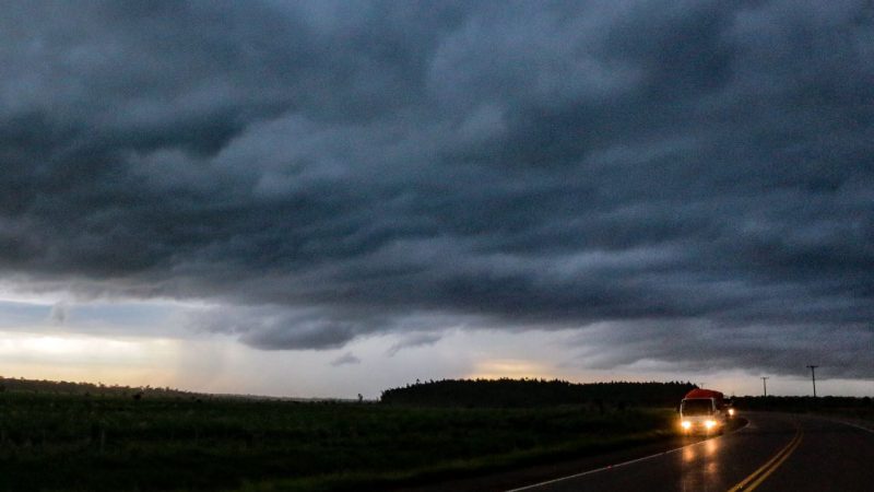 Emiten un boletín especial por un núcleo de tormentas severas