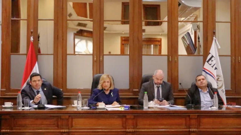 El Jurado investigará a fiscala y juez que desestimaron denuncia contra hijo del FGE