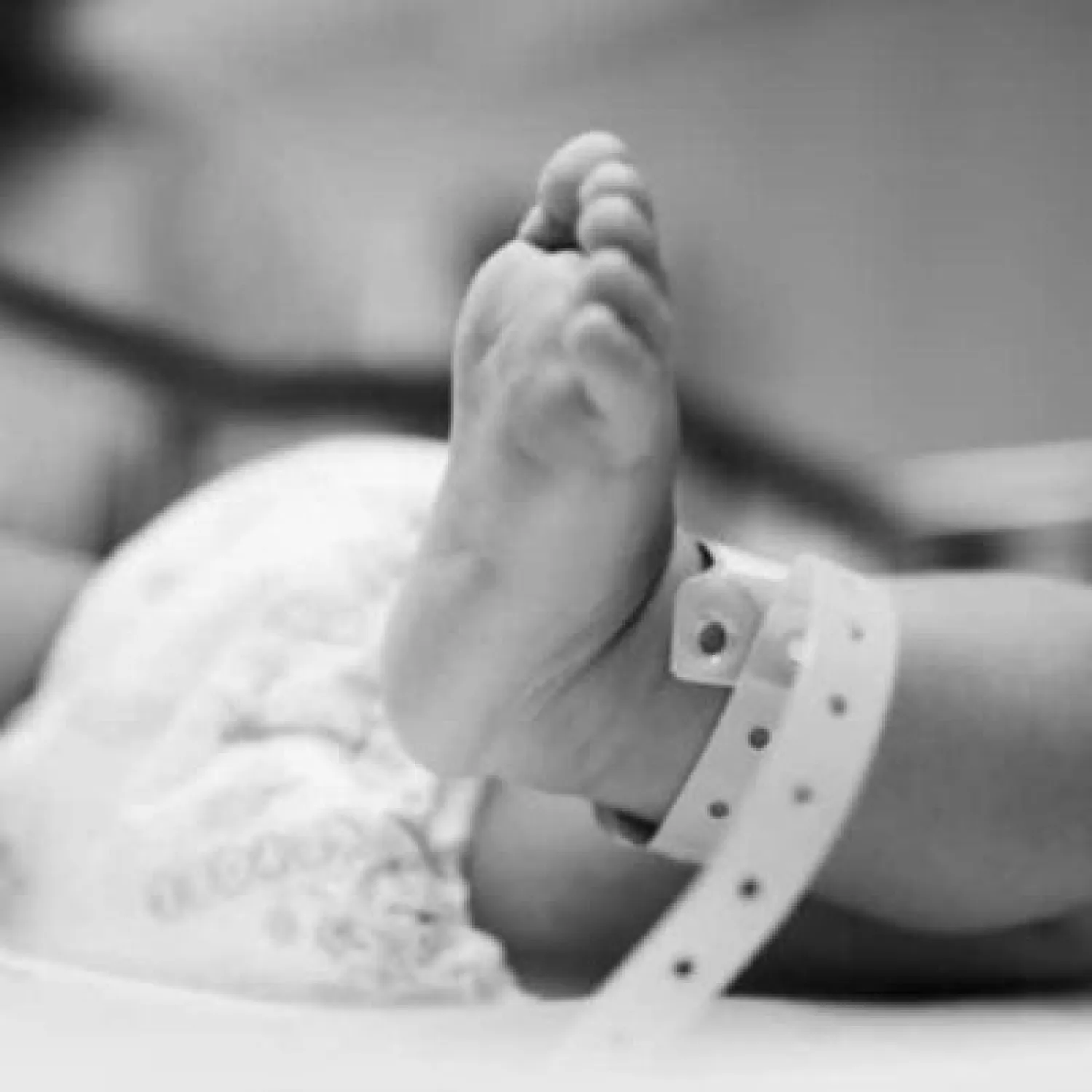 Niña indígena de 3 años muere por deshidratación grave y detienen a sus padres por orden fiscal