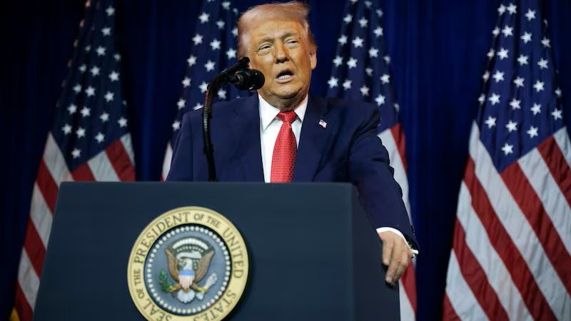 Trump anuncia que Venezuela sólo comprará productos de EE.UU. con ingresos petroleros