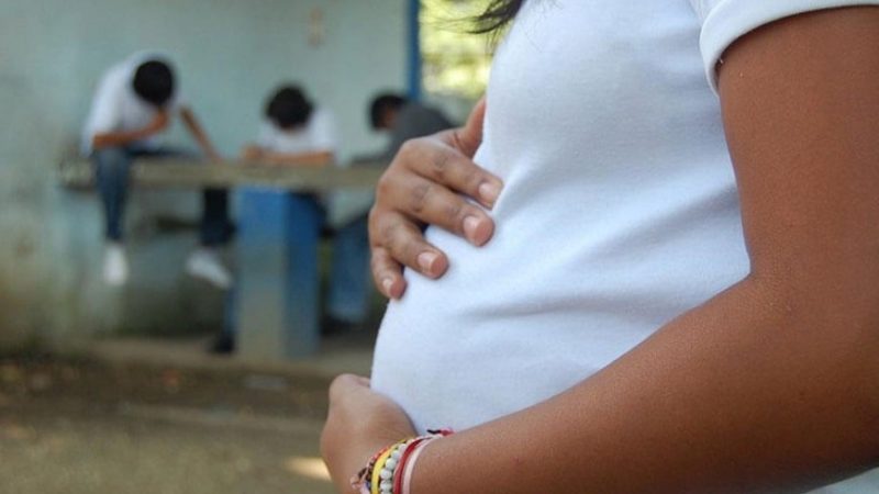 Embarazo adolescente y maternidad: barreras para la continuidad escolar en Paraguay