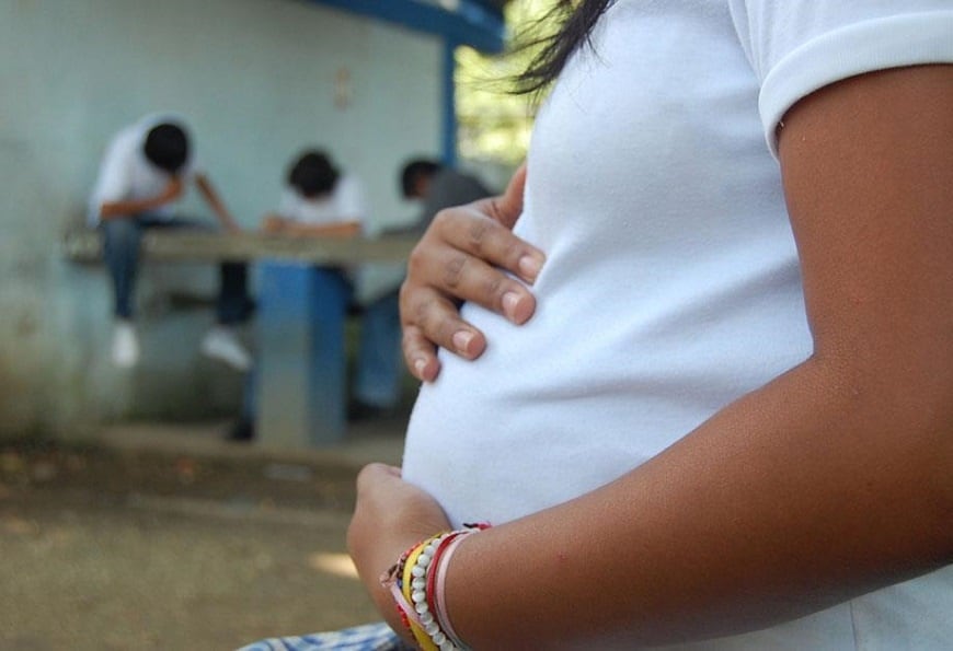 Embarazo adolescente y maternidad: barreras para la continuidad escolar en Paraguay