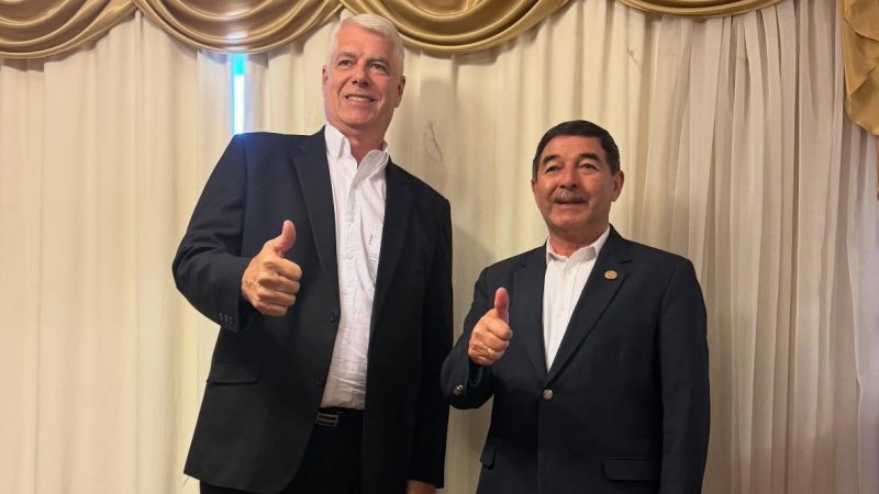 Senador Núñez respalda candidatura de Arnoldo Wiens y marca distancia del oficialismo