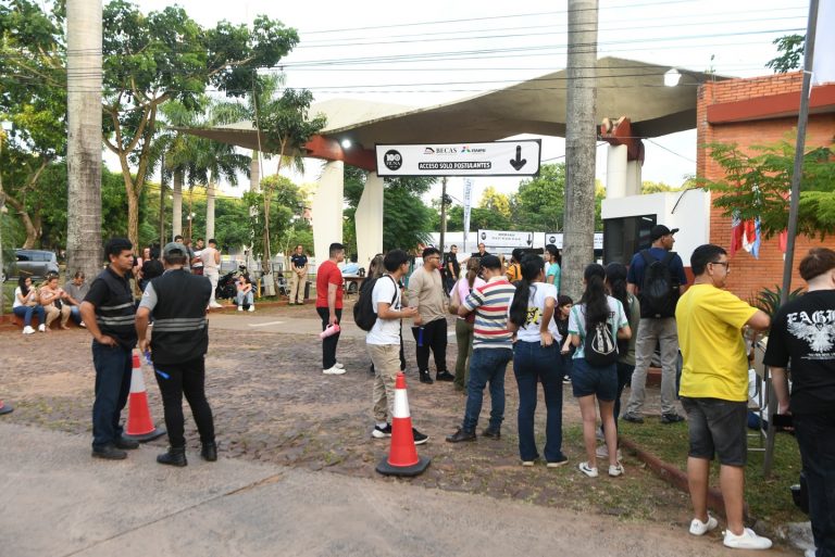 Más de 18.000 jóvenes se presentan a exámenes para acceder a becas estatales