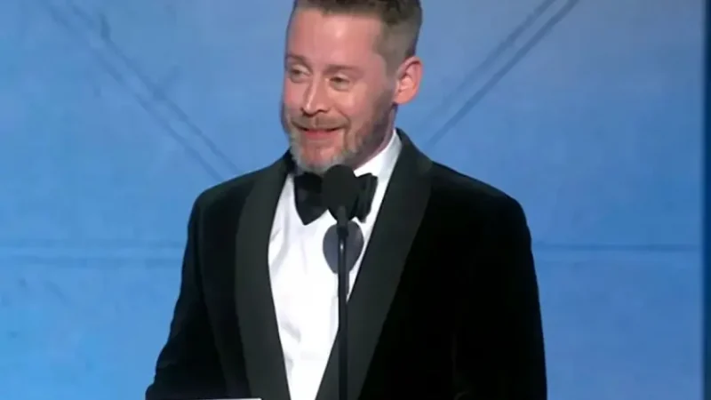 Después de 35 años, Macaulay Culkin volvió a  los Globos de Oro