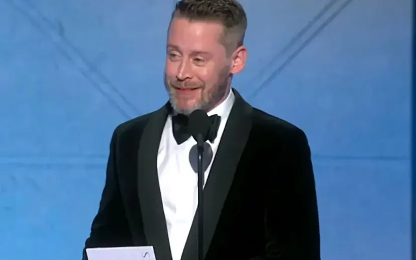 Después de 35 años, Macaulay Culkin volvió a  los Globos de Oro