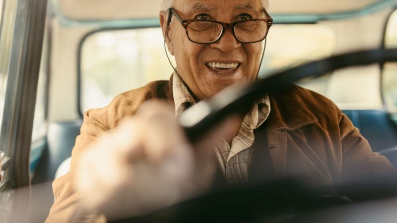 ¿Límite de edad para conducir? No, pero sí más exigencias desde los 65