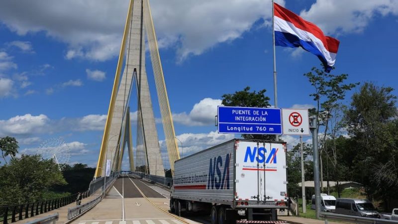 Catorce buses turísticos cruzaron por el Puente de la Integración