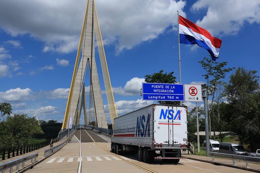 Catorce buses turísticos cruzaron por el Puente de la Integración