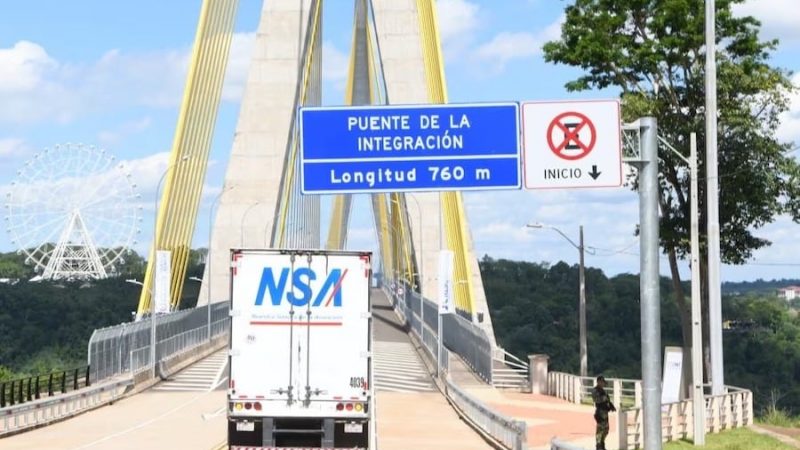 Queda postergado el cruce de buses de turismo por el Puente de la Integración