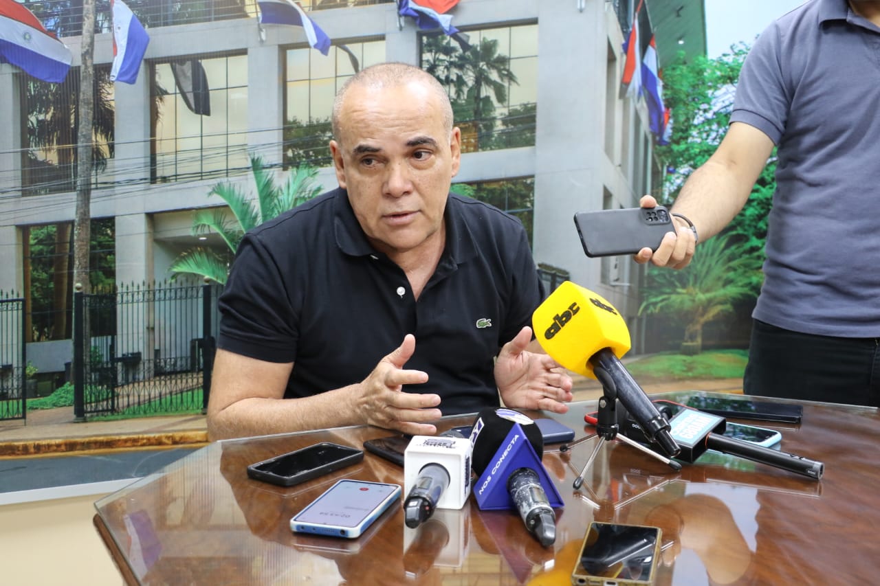 «Bachi» Núñez culpa a Abdo de los males actuales del país y blinda a Peña: «Está haciendo un buen gobierno»