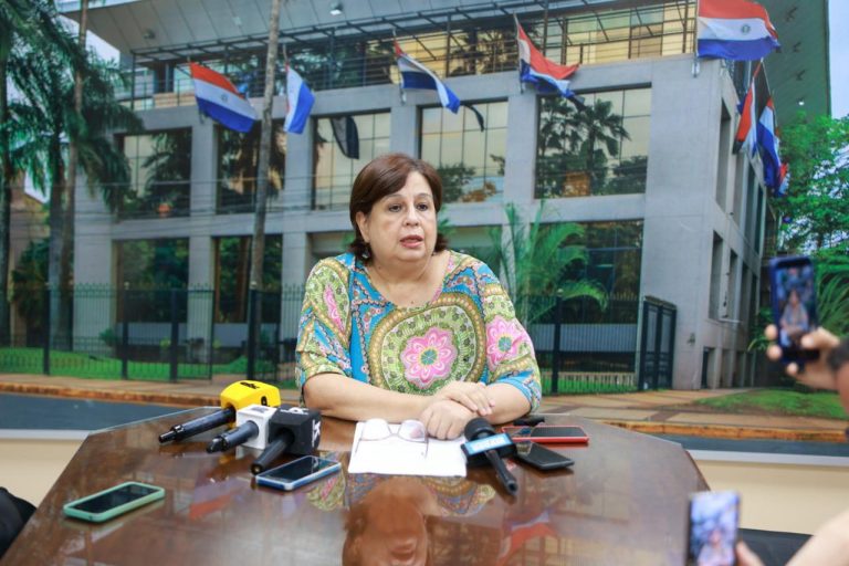 Esperanza Martínez: “Lula evita la foto con los tembiguái de EE.UU.”