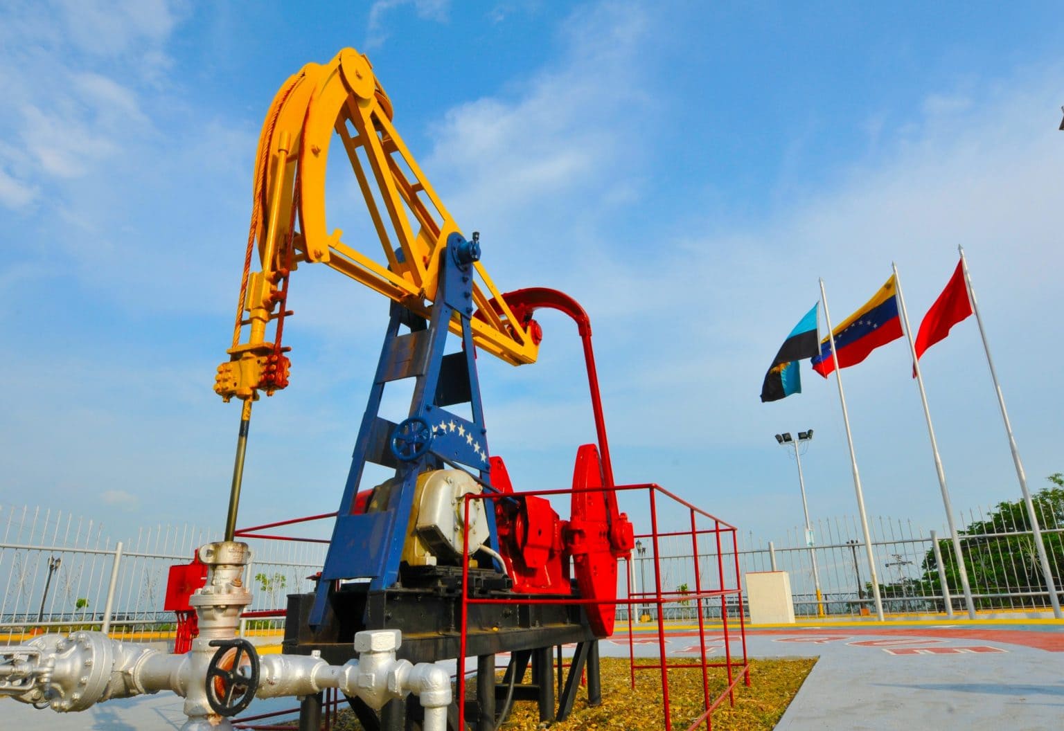 Donald Trump corta suministro de petróleo y dinero venezolano a Cuba