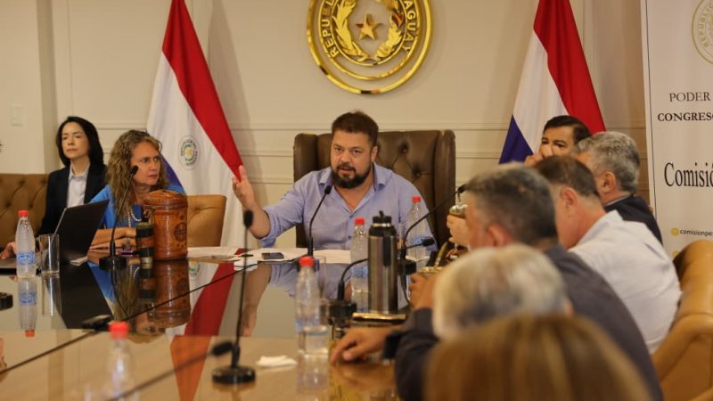 Docentes presionan en el Congreso por mesa técnica y cuestionan reforma de la Caja Fiscal