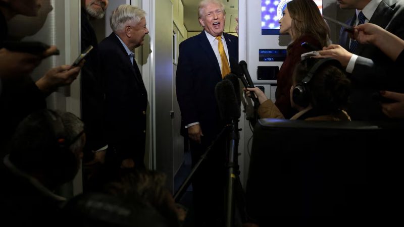 Trump vaticina que Cuba “está a punto de caer” tras captura de Maduro