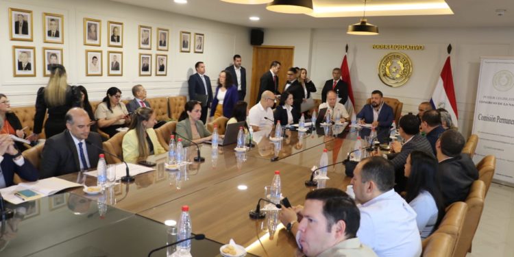 Empresarios respaldan reforma de la Caja Fiscal y exigen participar en debate profundo